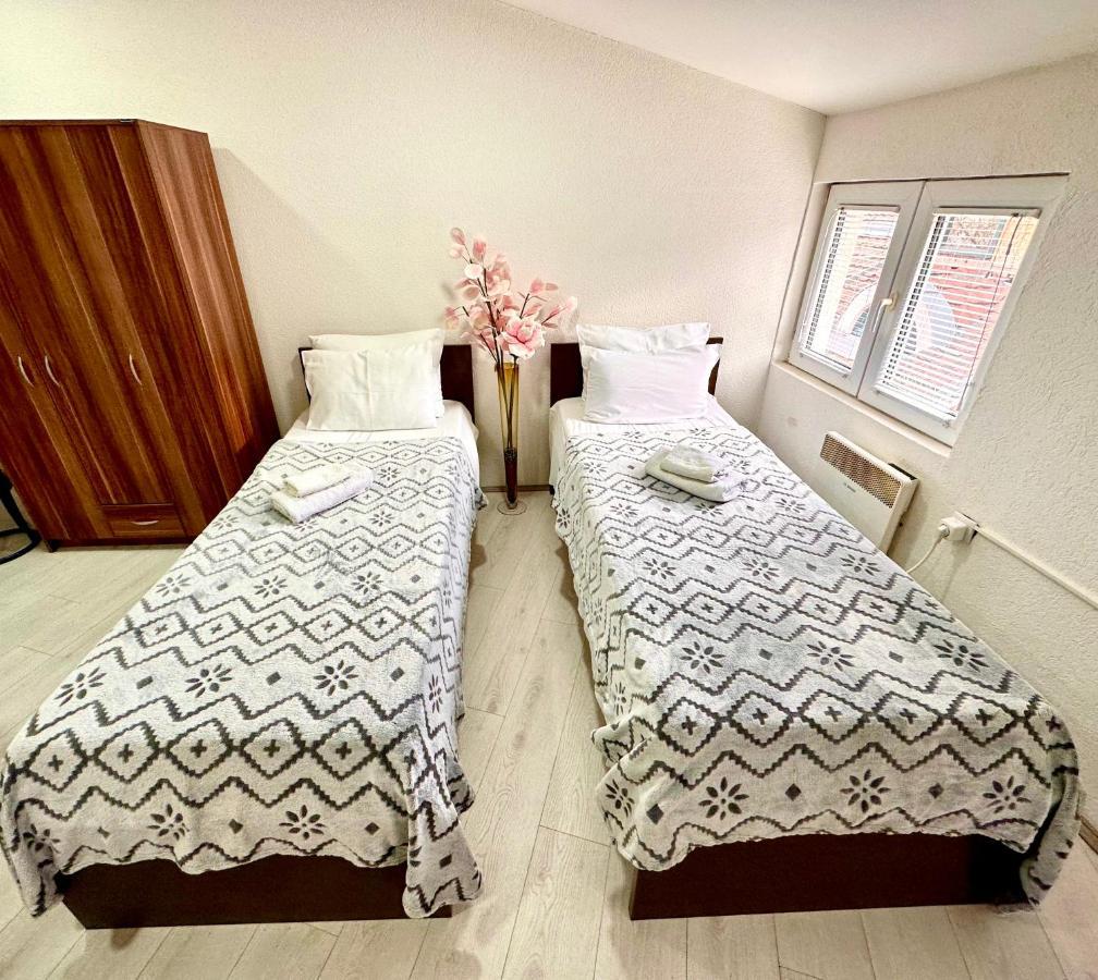 Apartmani Aleksandra U Centru Grada Kragujevac Exterior foto