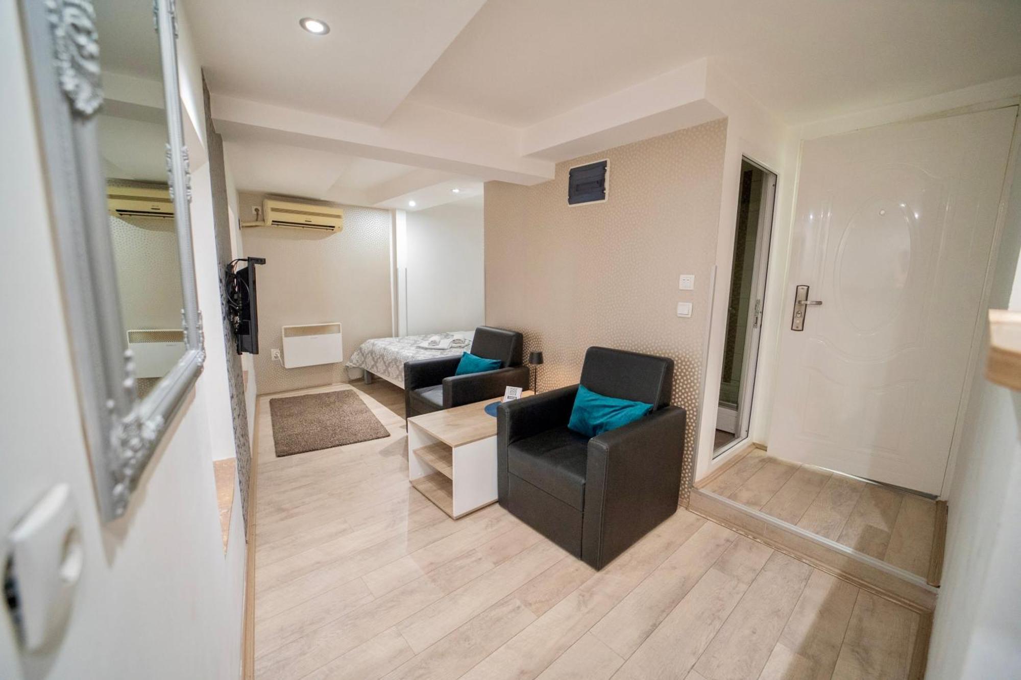 Apartmani Aleksandra U Centru Grada Kragujevac Exterior foto