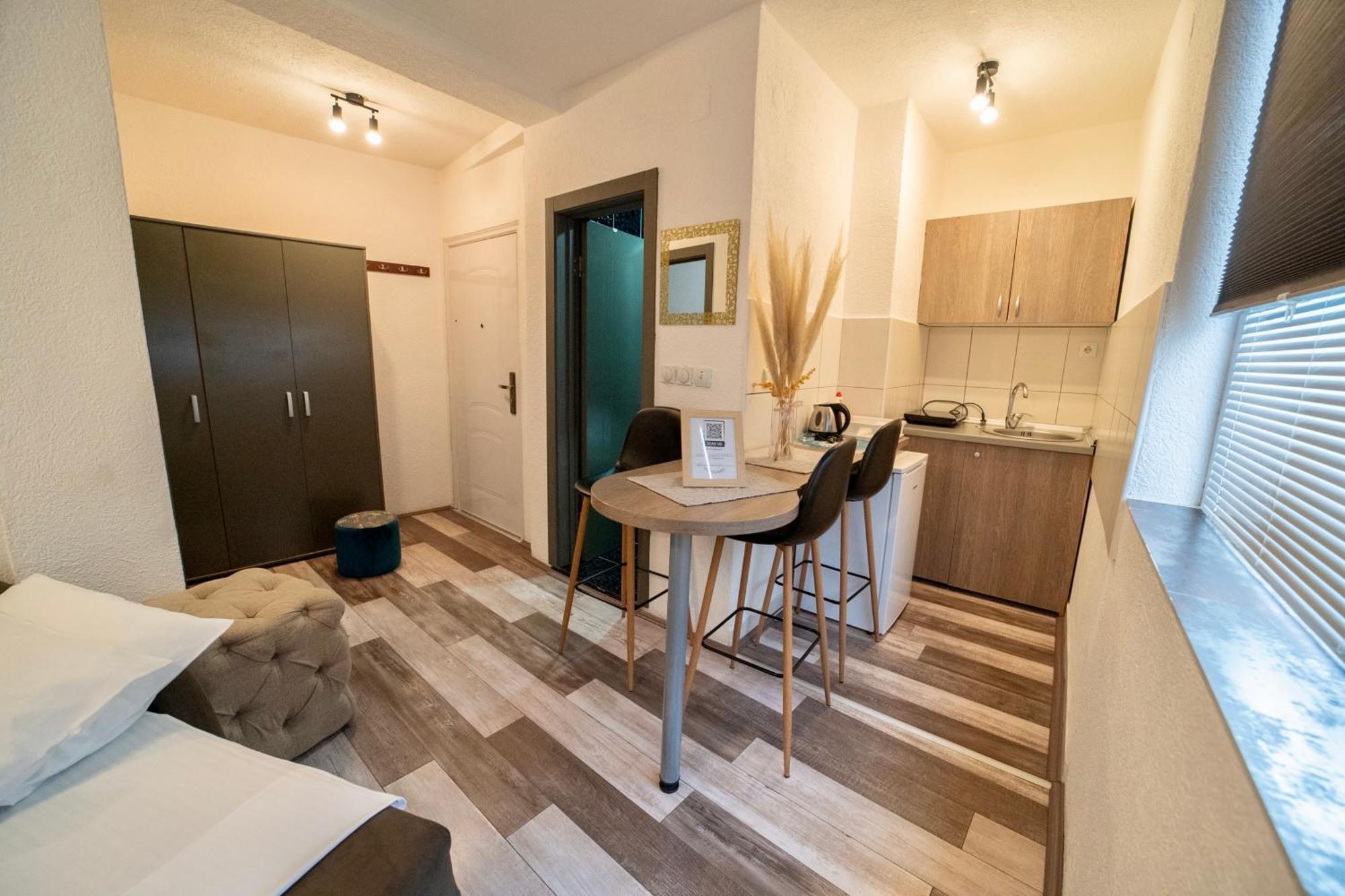Apartmani Aleksandra U Centru Grada Kragujevac Exterior foto